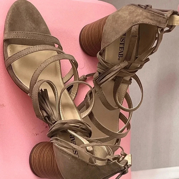 Just Fab Roma Women Dressy sandals, size 11 color Taupe straps go up legs - Picture 9 of 10